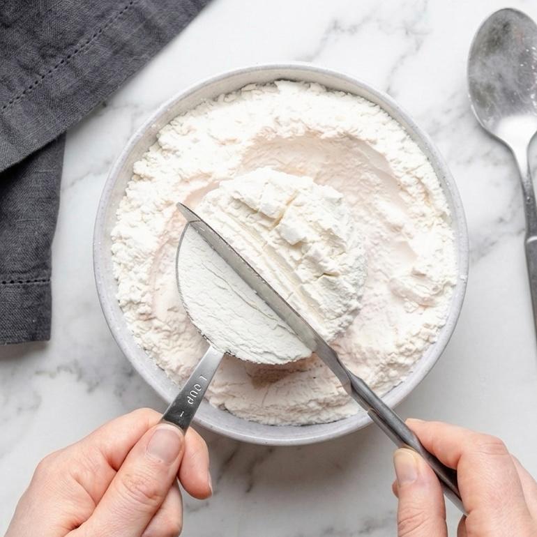 How to Measure Flour Correctly (The Complete Guide)